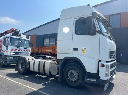 Location tracteur routier Volvo occasion à boîte automatique : Devis sur  Techni-Contact - véhicule utilitaire poids lourd